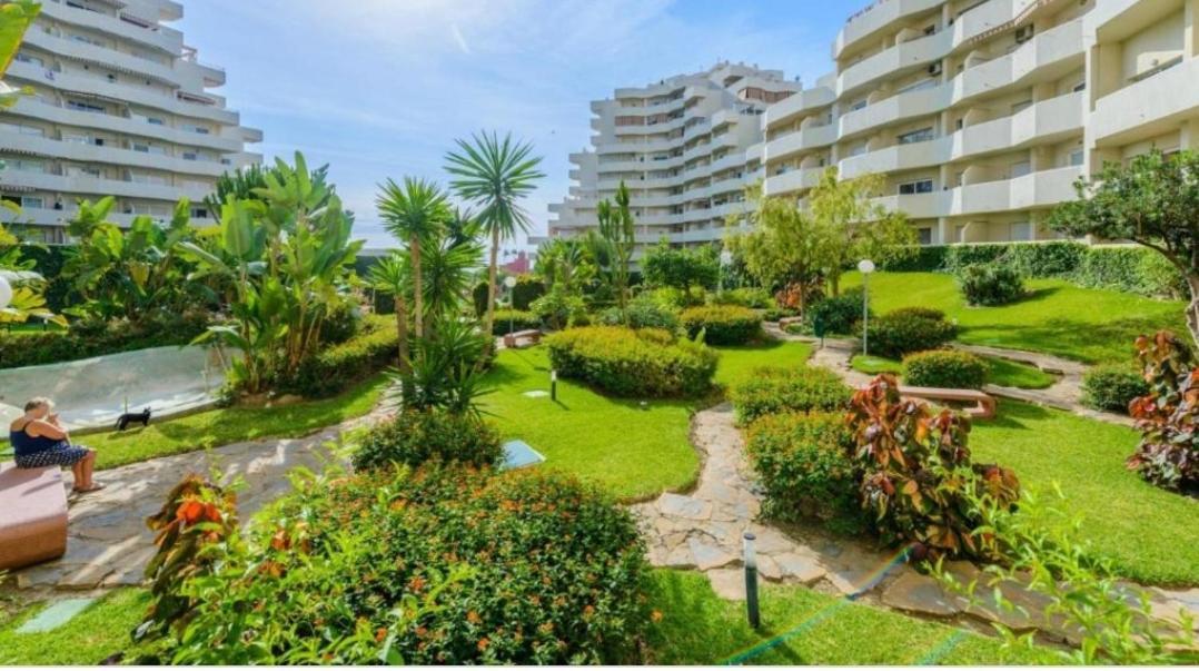 Precioso apartamento con piscinas y vistas al mar. Benalmádena Exterior foto