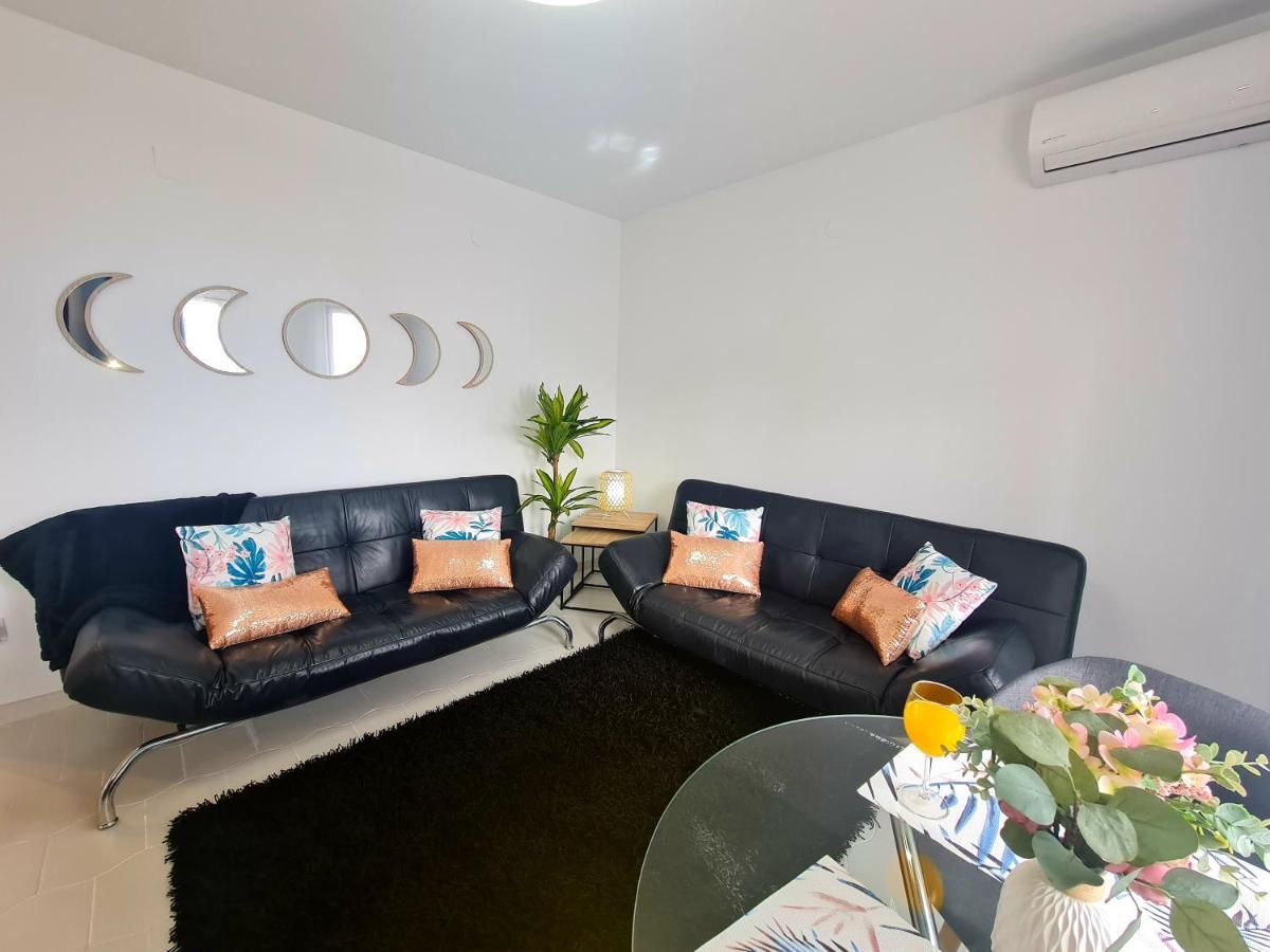 Precioso apartamento con piscinas y vistas al mar. Benalmádena Exterior foto