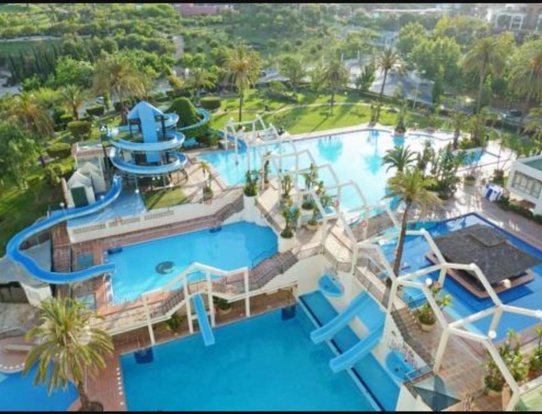 Precioso apartamento con piscinas y vistas al mar. Benalmádena Exterior foto