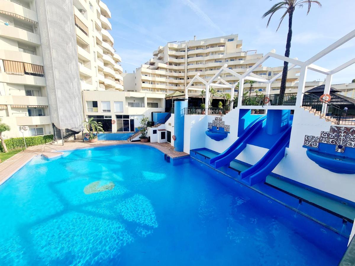 Precioso apartamento con piscinas y vistas al mar. Benalmádena Exterior foto