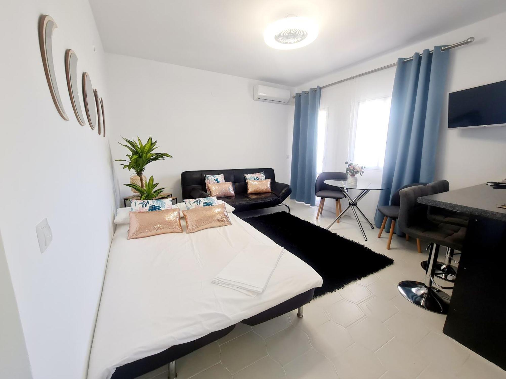 Precioso apartamento con piscinas y vistas al mar. Benalmádena Exterior foto